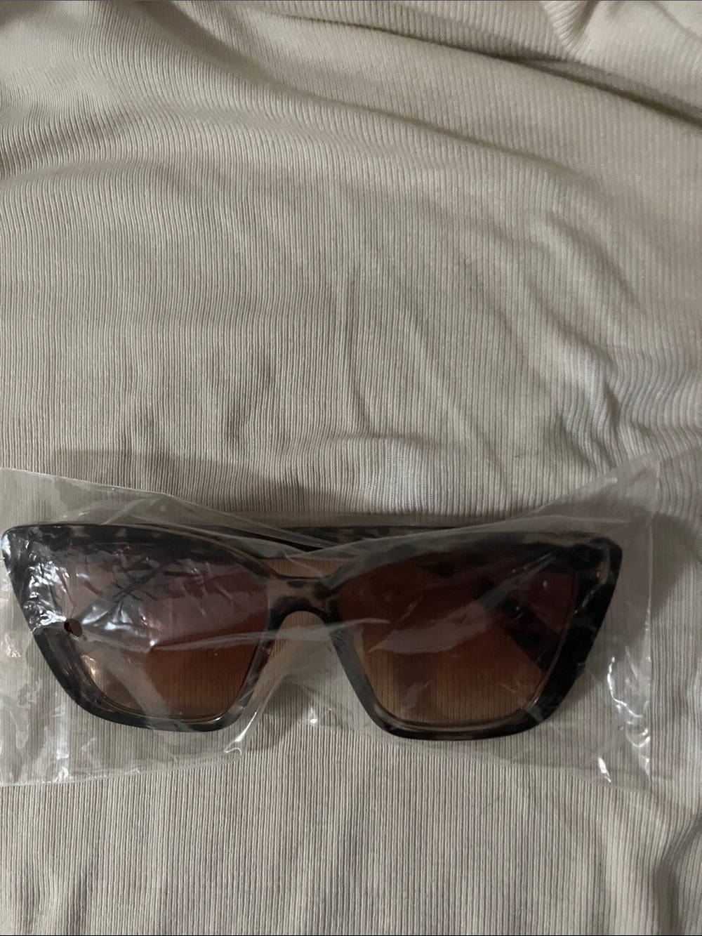 Women’s Cat-Eye Sunglasses in Brown